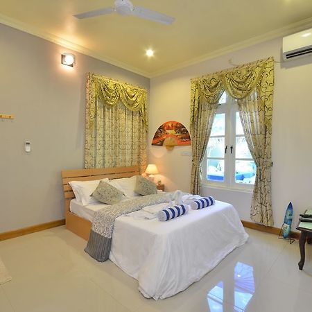 Ukulhas Beach Inn Bagian luar foto