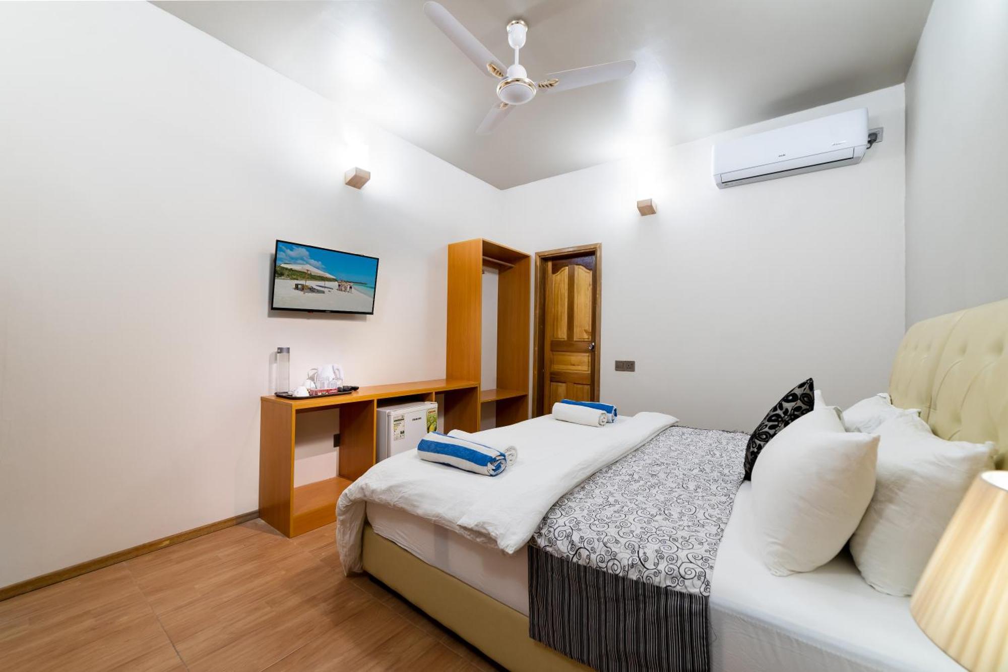 Ukulhas Beach Inn Bagian luar foto
