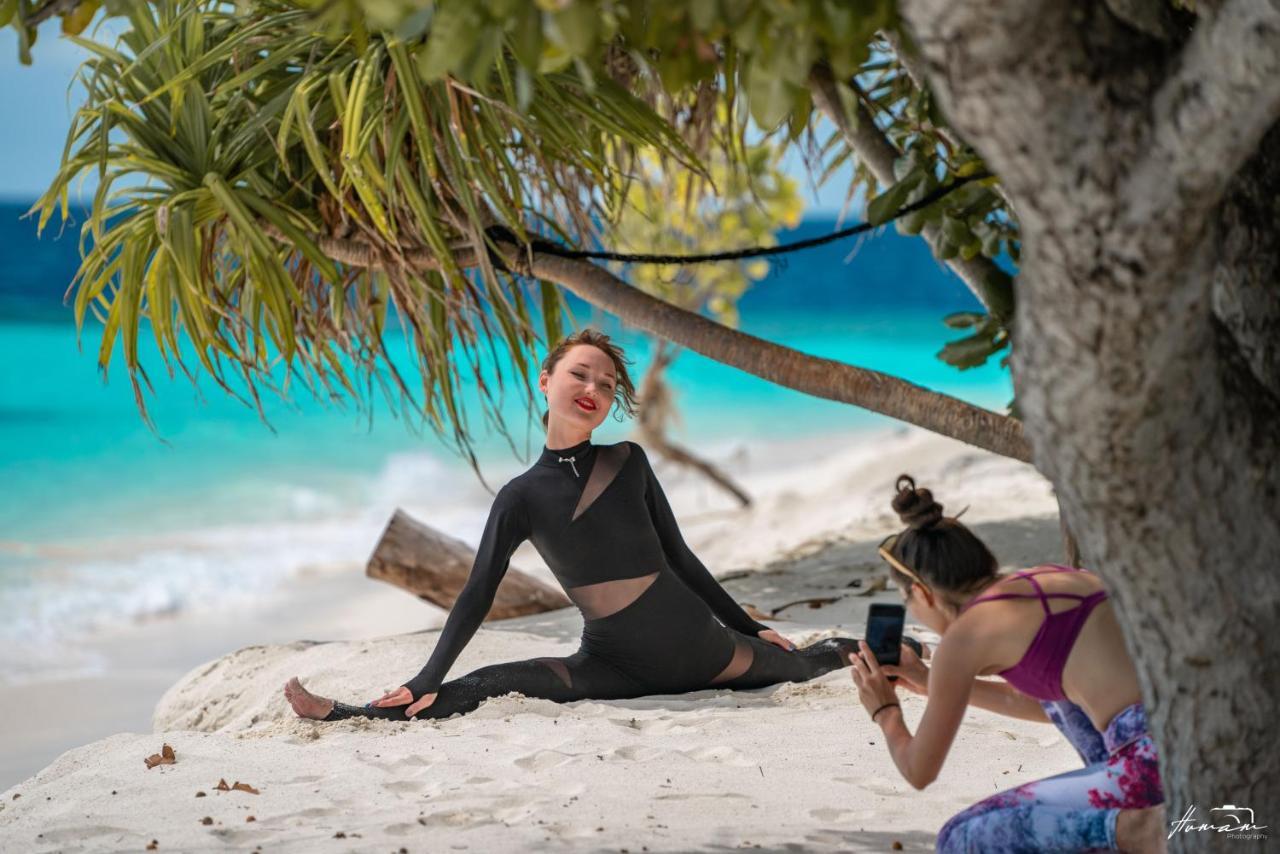 Ukulhas Beach Inn Bagian luar foto