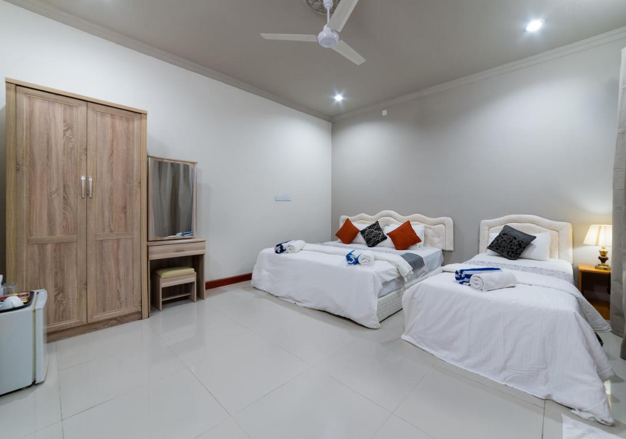 Ukulhas Beach Inn Bagian luar foto