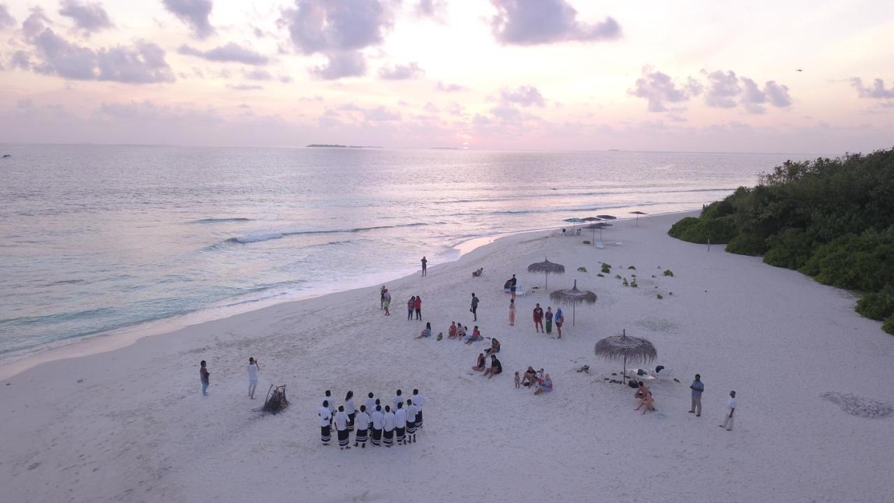 Ukulhas Beach Inn Bagian luar foto
