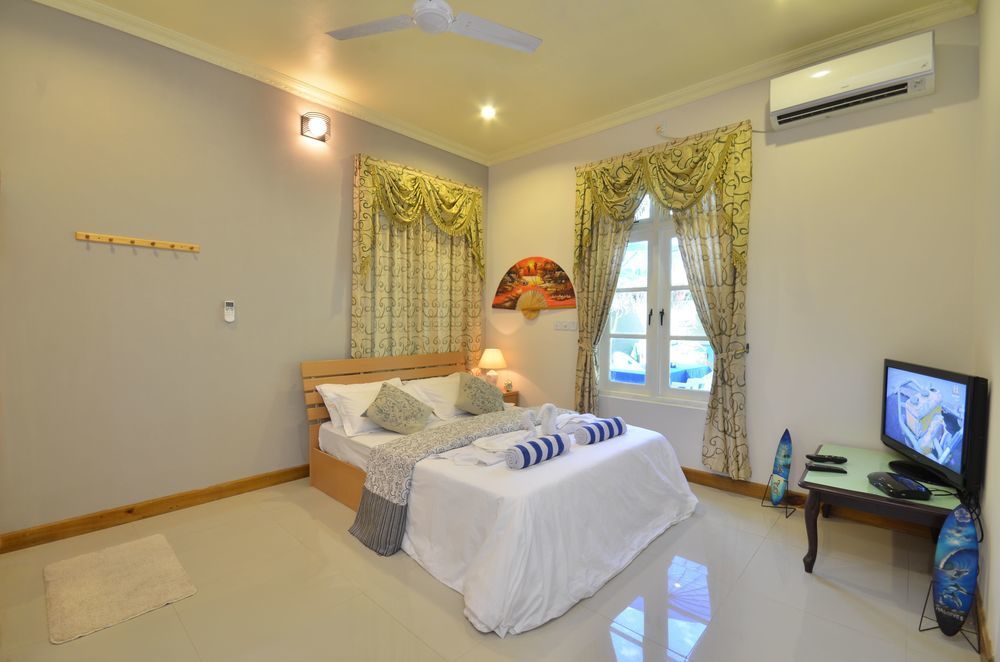 Ukulhas Beach Inn Bagian luar foto