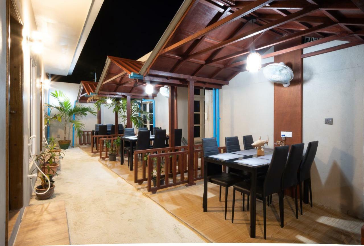 Ukulhas Beach Inn Bagian luar foto