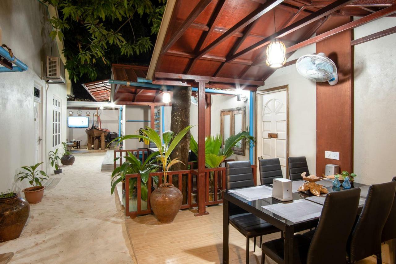 Ukulhas Beach Inn Bagian luar foto