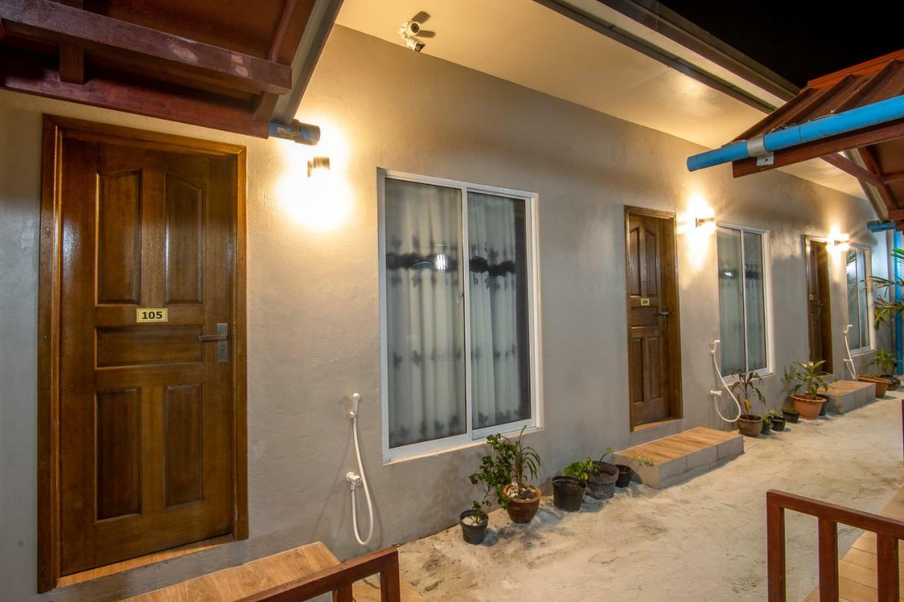 Ukulhas Beach Inn Bagian luar foto