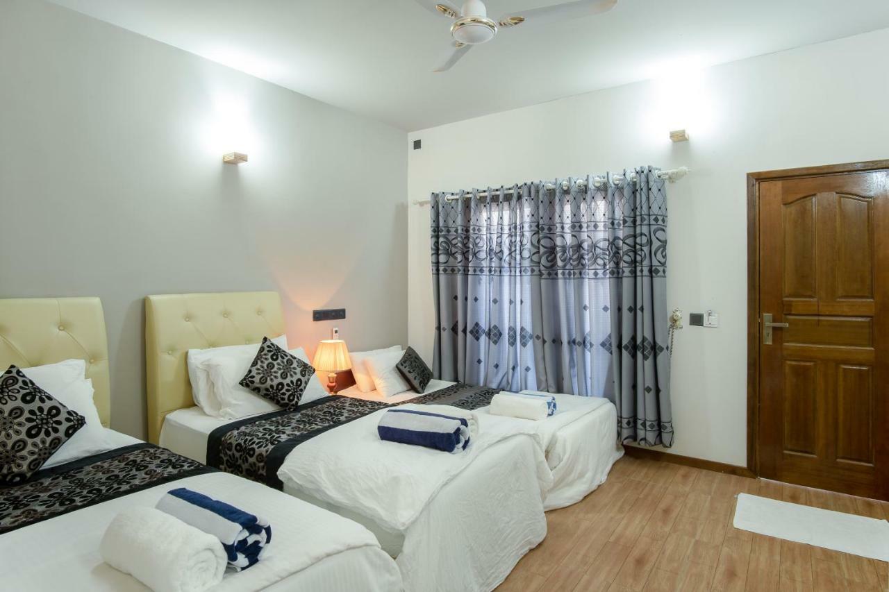 Ukulhas Beach Inn Bagian luar foto