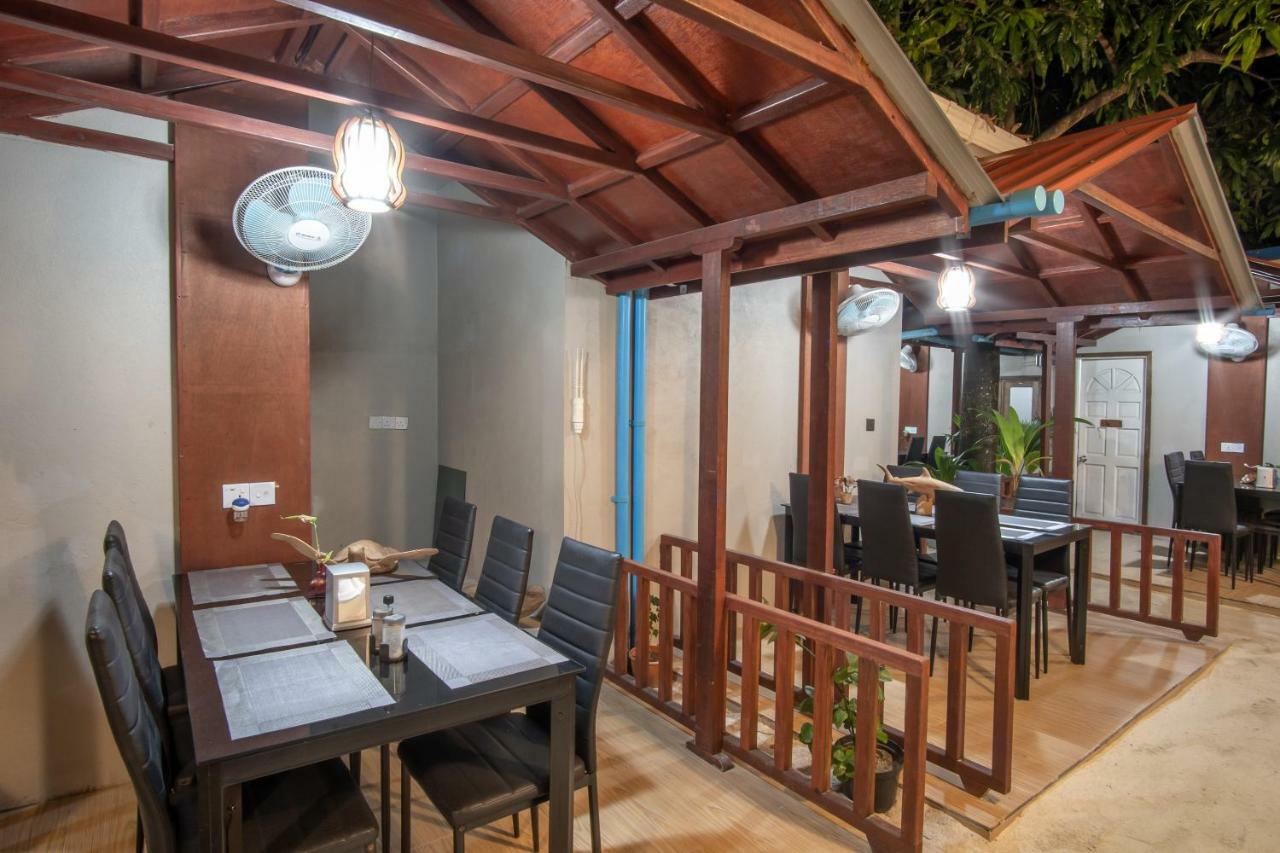 Ukulhas Beach Inn Bagian luar foto
