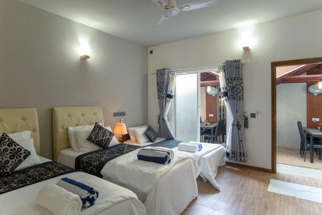 Ukulhas Beach Inn Bagian luar foto