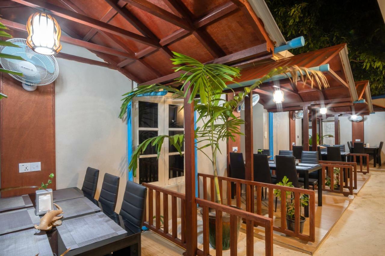 Ukulhas Beach Inn Bagian luar foto