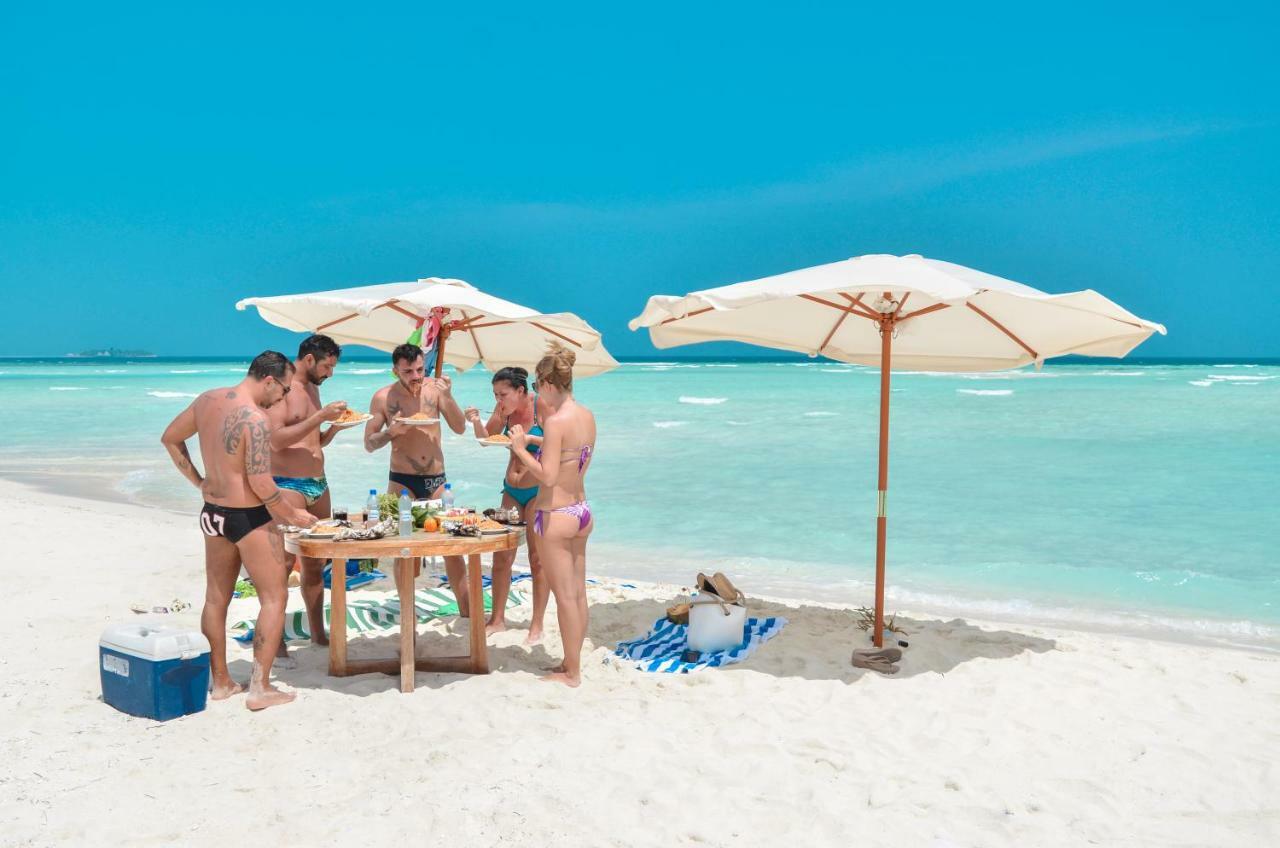Ukulhas Beach Inn Bagian luar foto