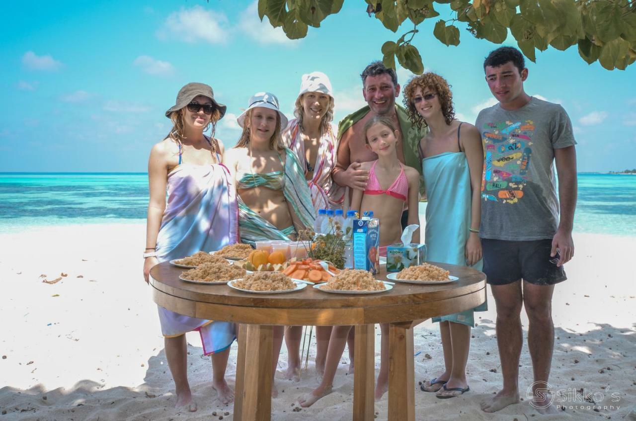 Ukulhas Beach Inn Bagian luar foto
